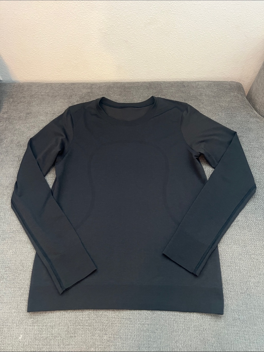 lululemon athletica Men's Black Crewneck Long Sleeve Sweater